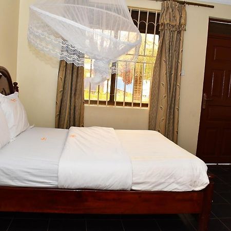 Florida Hotel Zaana Кампала Екстериор снимка