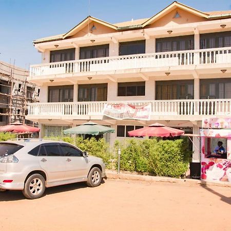 Florida Hotel Zaana Кампала Екстериор снимка