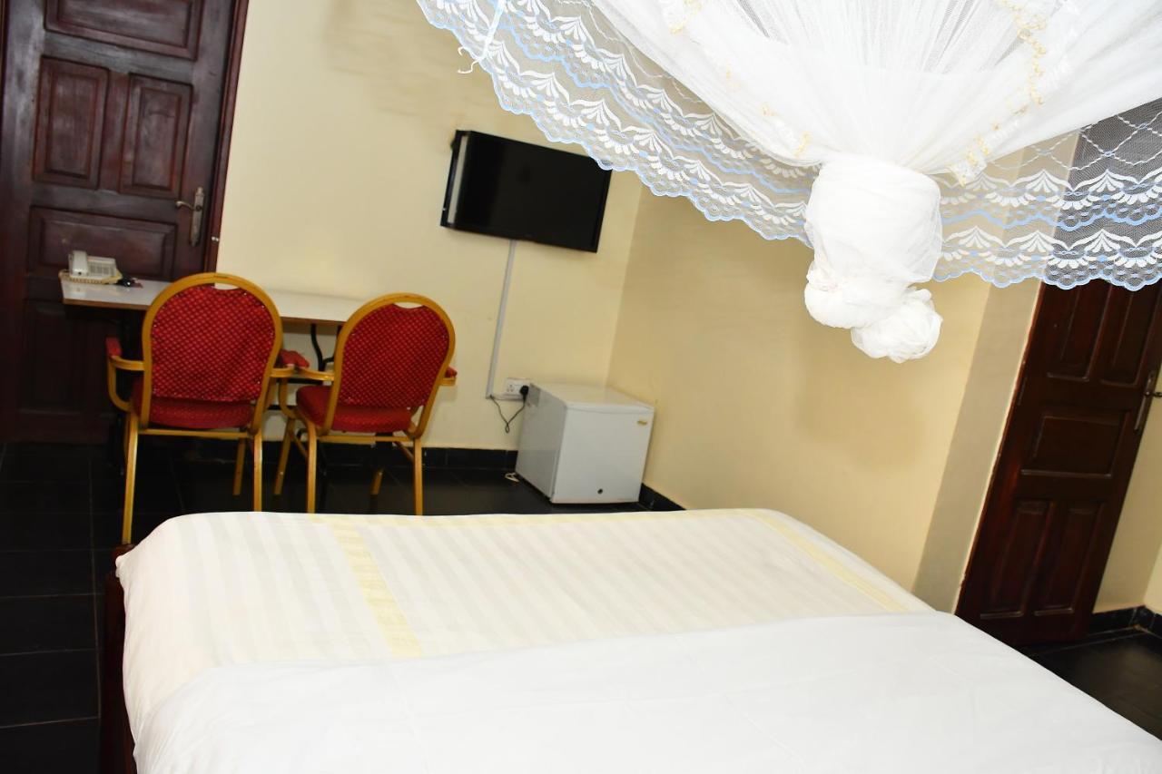 Florida Hotel Zaana Кампала Екстериор снимка