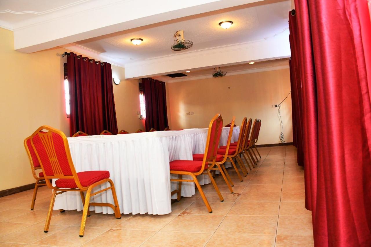 Florida Hotel Zaana Кампала Екстериор снимка