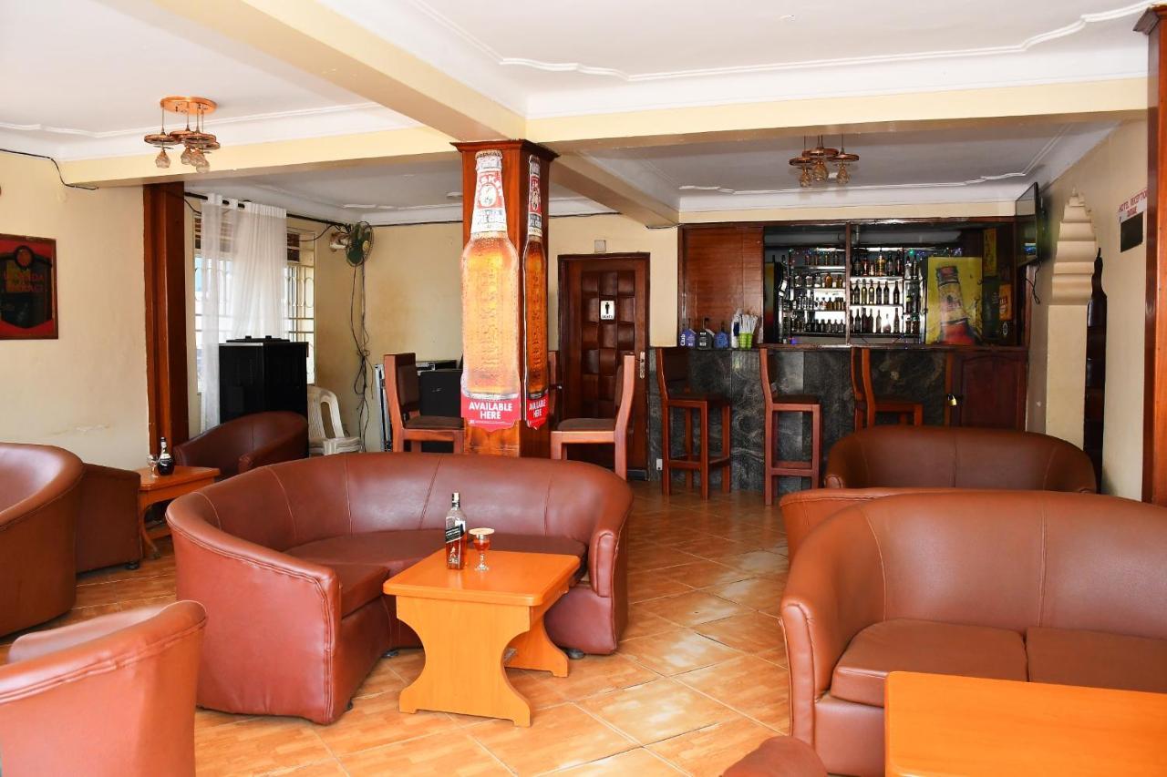 Florida Hotel Zaana Кампала Екстериор снимка