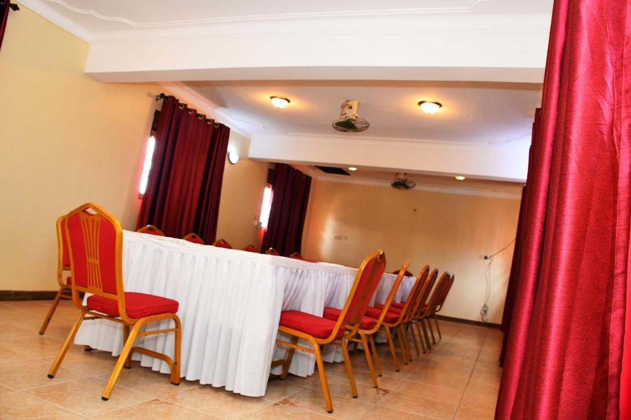 Florida Hotel Zaana Кампала Екстериор снимка