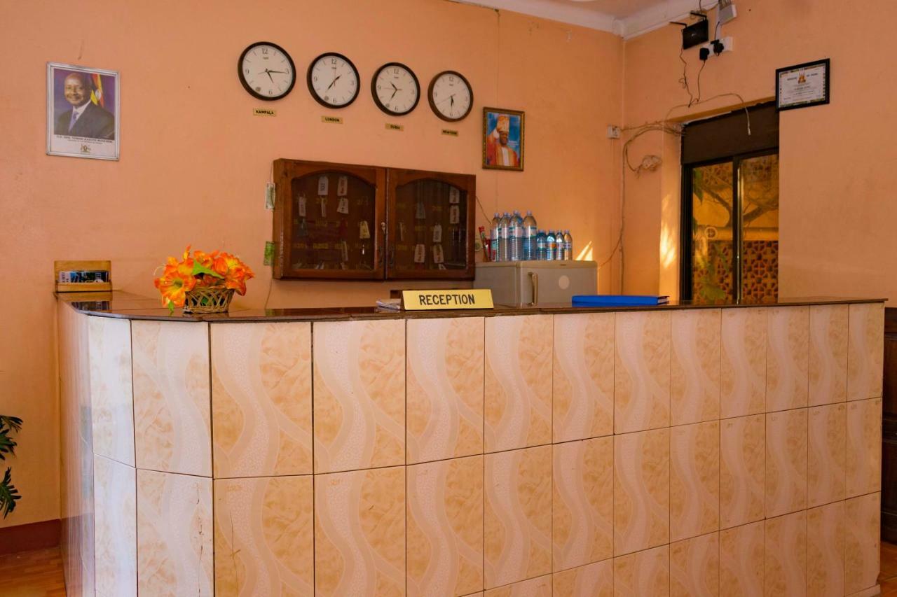 Florida Hotel Zaana Кампала Екстериор снимка