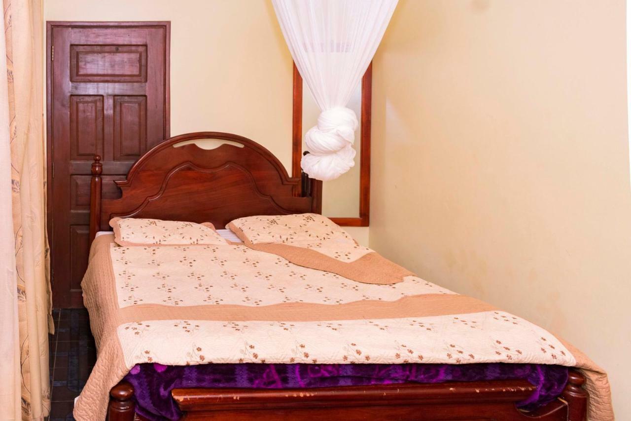 Florida Hotel Zaana Кампала Екстериор снимка